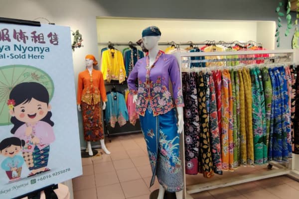 nyonya kebaya and batik experience 